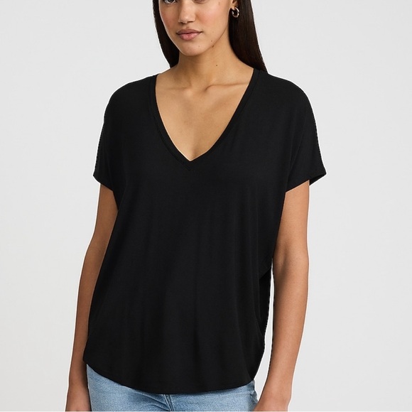 NWOT Express Black V-Neck Easy Slub Short Sleeve T-Shirt - Picture 2 of 8